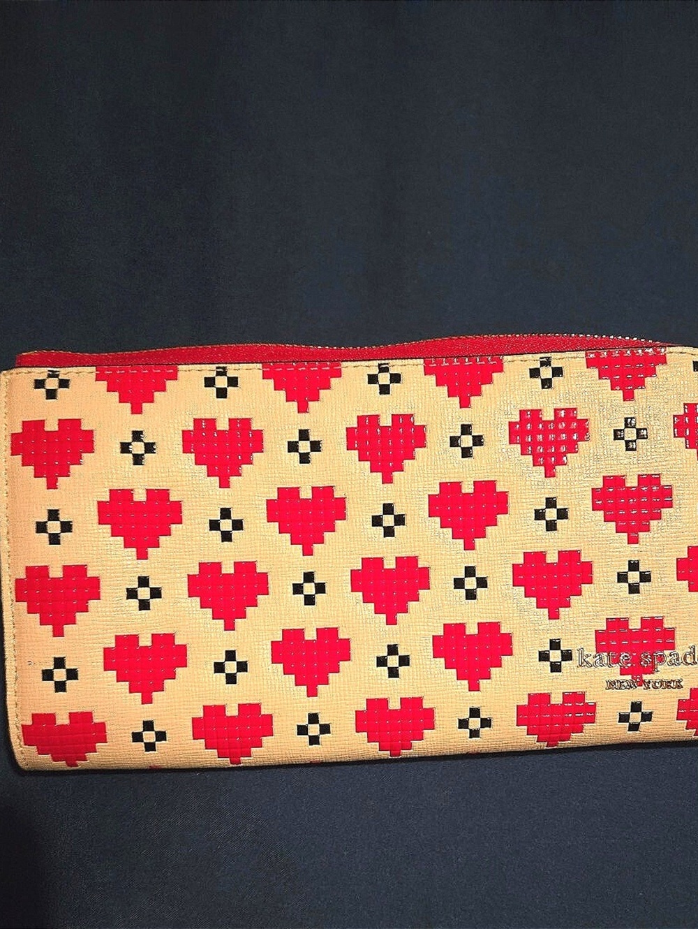 Kate Spade New York Women's Zip-Around Wallet with Red Heart Pattern